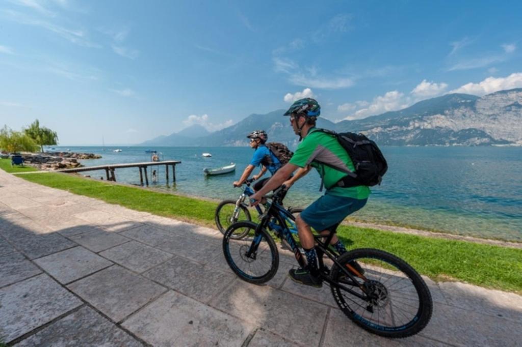 Hotel Eden Brenzone sul Garda Eksteriør bilde
